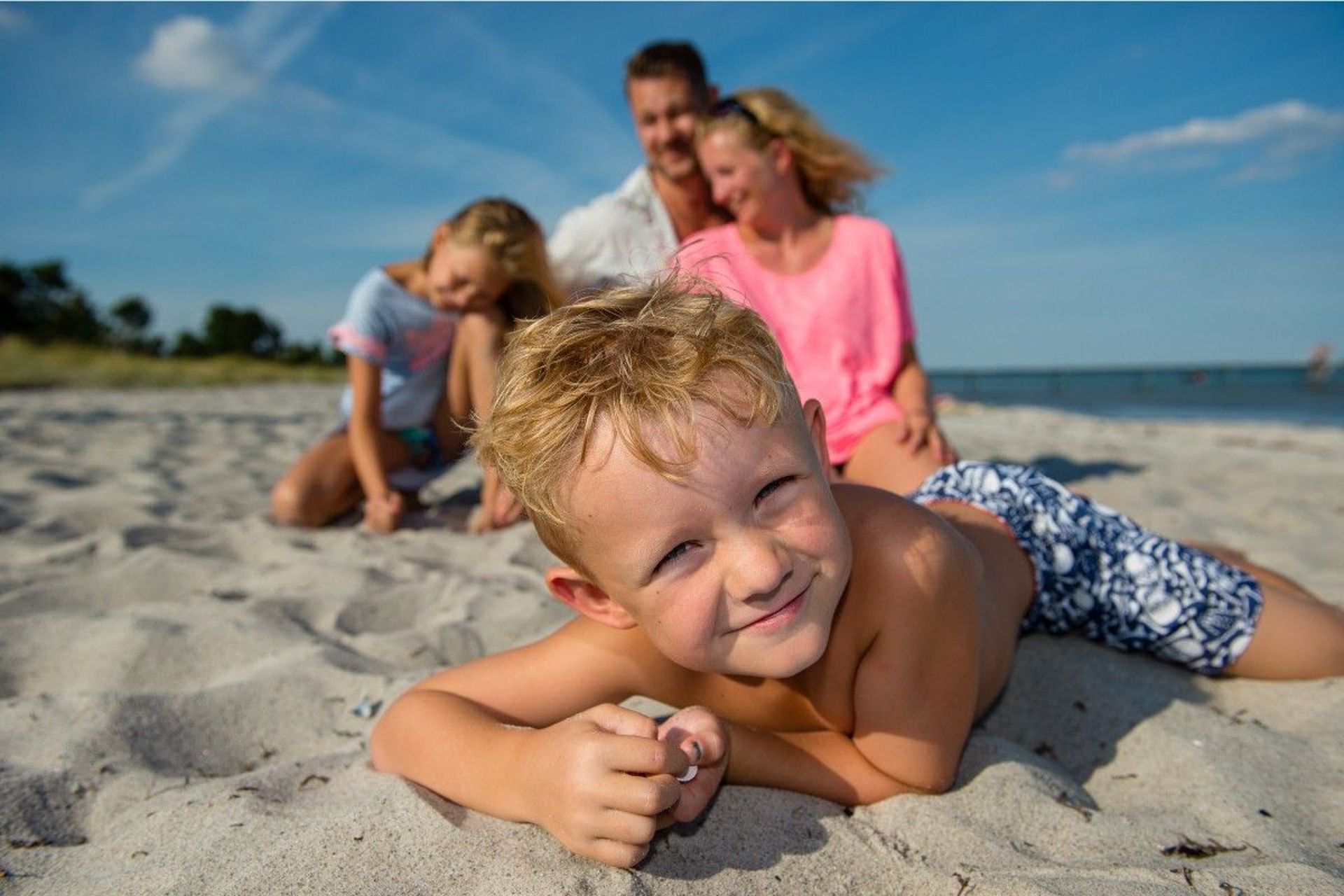 dreng på strand 1200.jpg